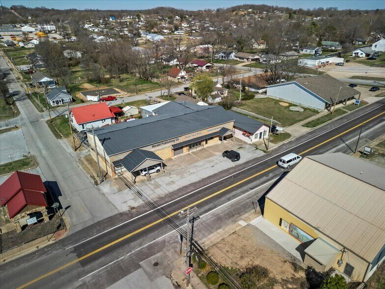 More Photos Of 302 E Washington Ave, Ava General Retail For Sale