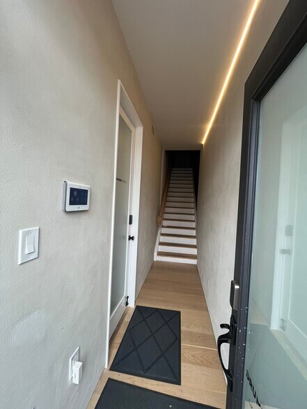 More Photos Of 709 D St SE, Washington Storefront For Lease