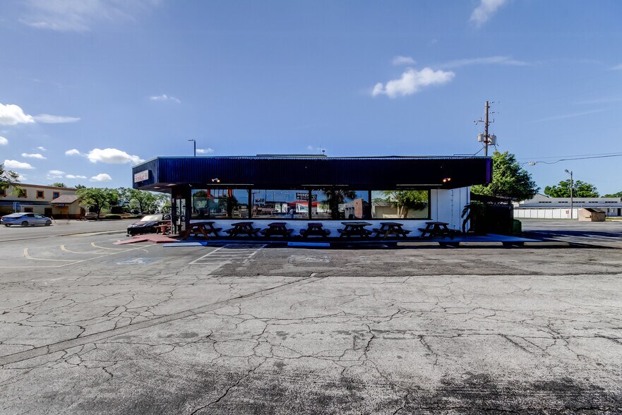 More Photos Of 3090 34th St N, Saint Petersburg Restaurant For Lease