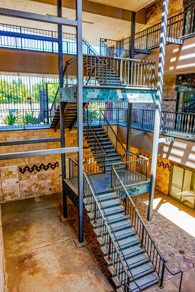 More Photos Of 770 E Shaw Ave, Fresno Office For Lease