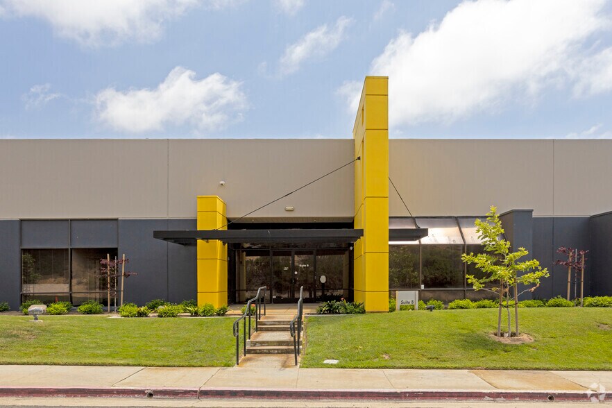 More Photos Of 10110 Sorrento Valley Rd, San Diego Research And Development For Lease