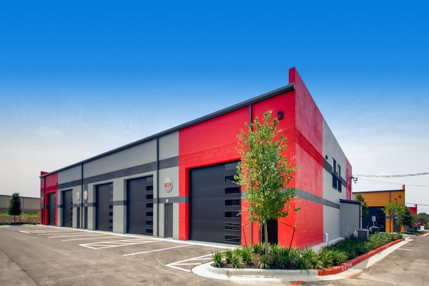More Photos Of 2100 Double Creek Dr, Round Rock Warehouse For Lease
