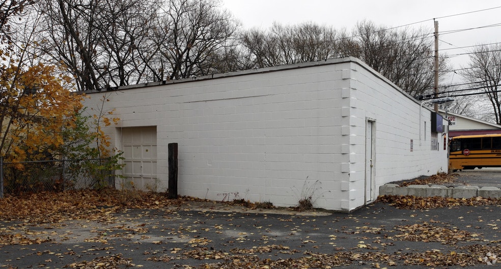 More Photos Of 1333 Plainfield St, Johnston Freestanding For Lease