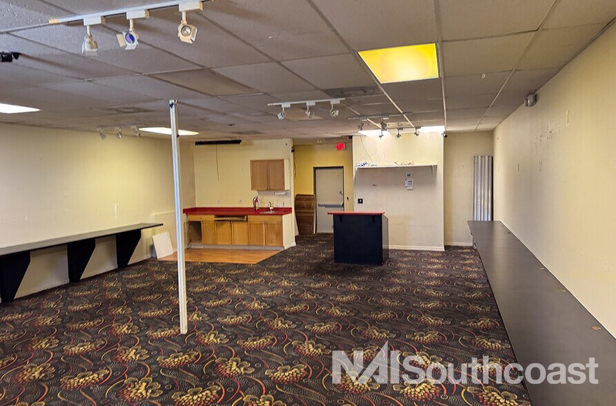 More Photos Of 10999-11037 S Ocean Dr, Jensen Beach General Retail For Lease