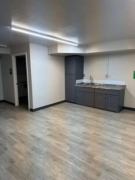 More Photos Of 520 W Dalton Ave, Coeur d'Alene Distribution For Lease