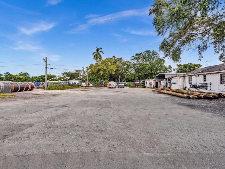 More Photos Of 4901 SW 51st St, Davie Warehouse For Sale