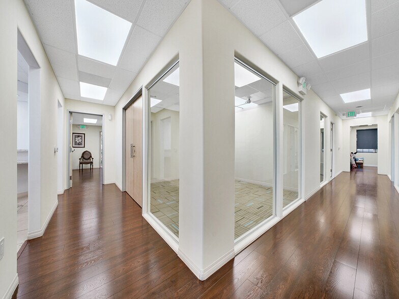 More Photos Of 2900 Bristol St, Costa Mesa Office For Sale