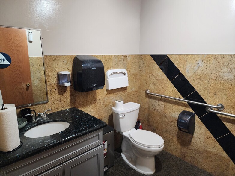 More Photos Of 9960 Business Park Dr, Sacramento Showroom For Lease