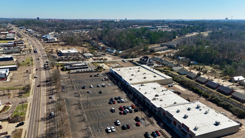 More Photos Of 2128-2150 Jackson Ave W, Oxford Unknown For Lease