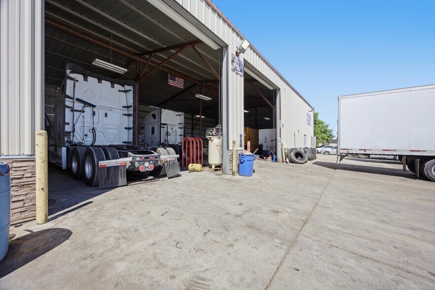 More Photos Of 2201 S Union Ave, Bakersfield Truck Stop For Sale