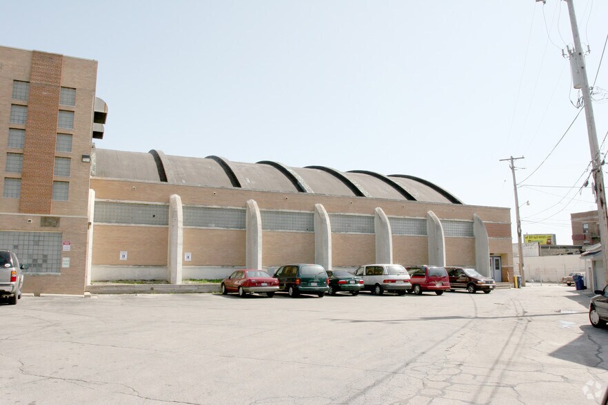 More Photos Of 1170 W Windlake Ave, Milwaukee Specialty For Sale