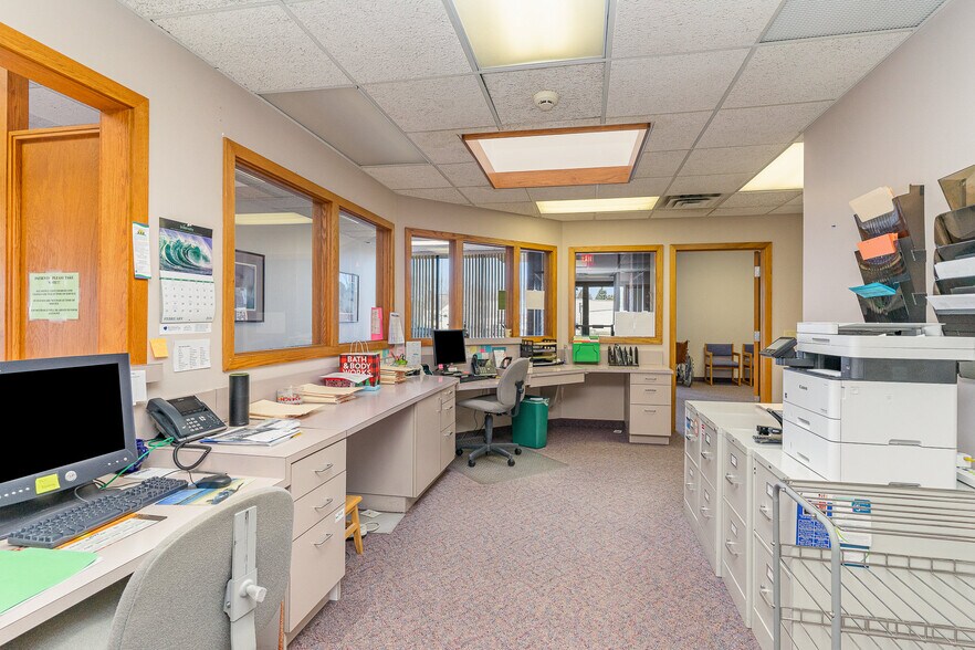 More Photos Of 3588 Center Ave, Essexville Medical For Sale