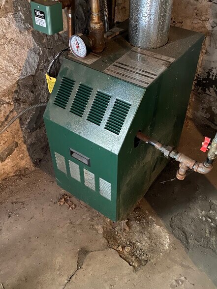 More Photos Of 128 Elm St, Yonkers Storefront For Lease