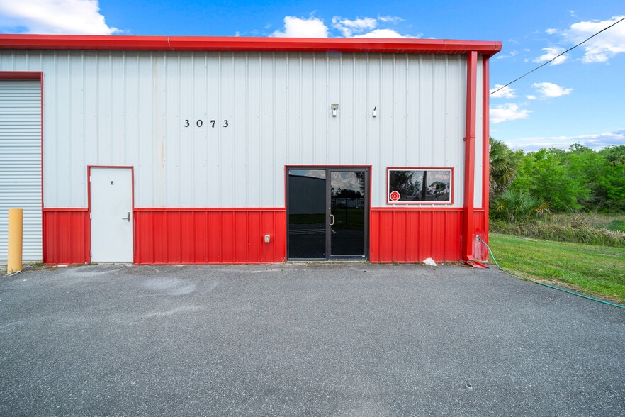 More Photos Of 3073 NE 37th Pl, Wildwood Warehouse For Lease