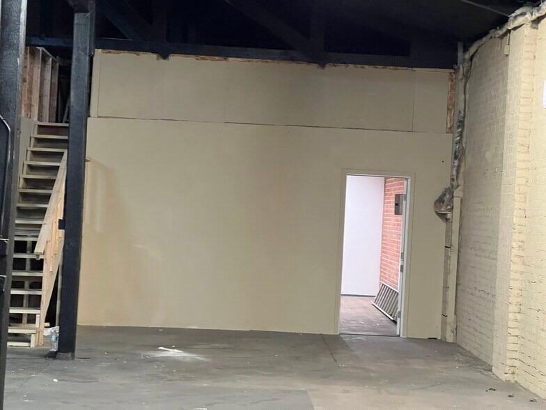 More Photos Of 2118 19th St, Sacramento Light Distribution For Lease