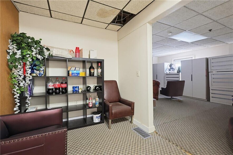 More Photos Of 955 W Shore Rd, Warwick Restaurant For Sale
