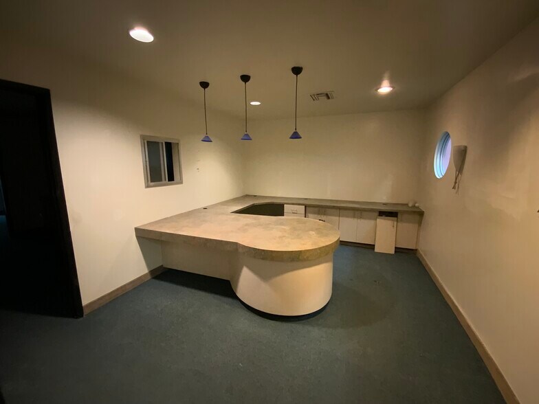 More Photos Of 3036 E Russell Rd, Las Vegas Office For Sale