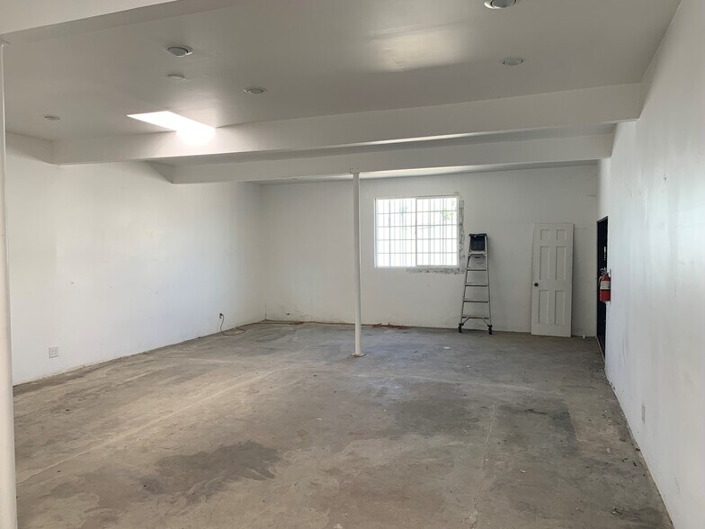 More Photos Of 2915-2919 Southwest Dr, Los Angeles Warehouse For Lease