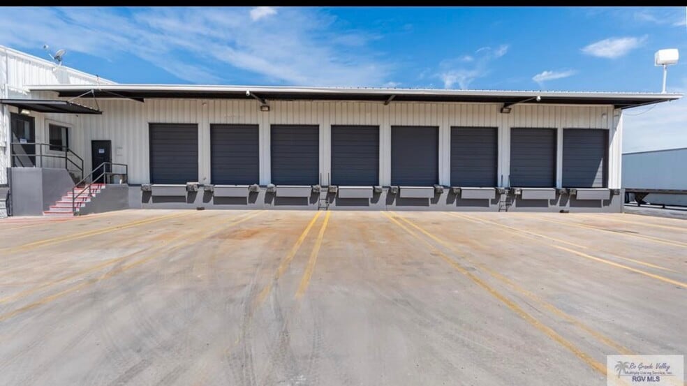 More Photos Of 1605 Military Rd, Brownsville Distribution For Lease