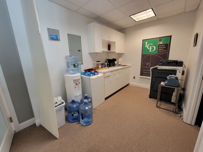 More Photos Of 760 Chief Justice Cushing Hwy, Cohasset Office For Lease