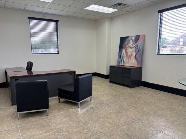 More Photos Of 15010 Lakefair Dr, Richmond Medical For Lease