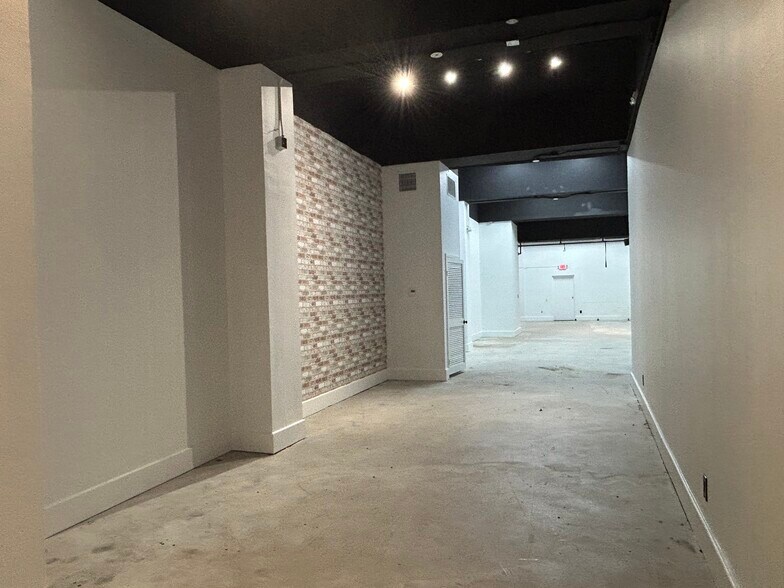 More Photos Of 3215-3217 S Macdill, Tampa Unknown For Lease