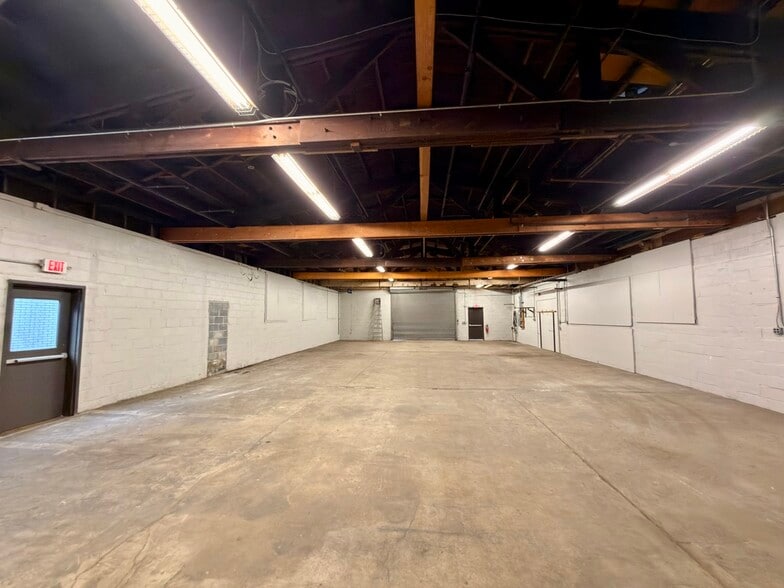 Primary Photo Of 275 Lincoln Blvd, Middlesex Flex For Lease