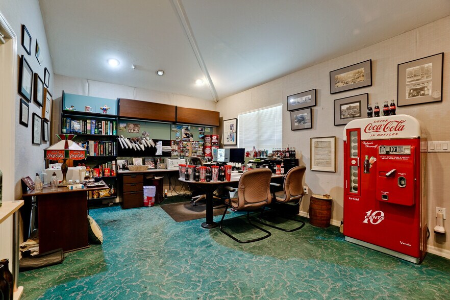 More Photos Of 1666 Mound St, Sarasota Medical For Sale