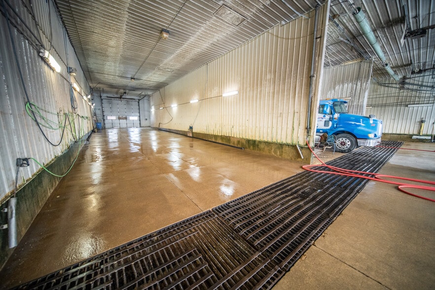 More Photos Of 501 11th St NE, Austin Carwash For Sale