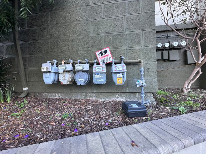 More Photos Of 4347 Leach Ave, Oakland Apartments For Sale