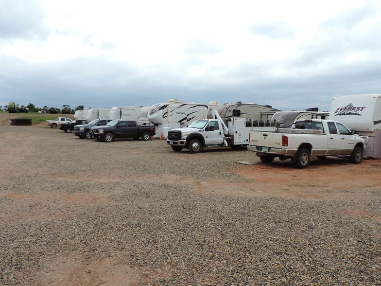 More Photos Of 22 NW M St, Watford City Trailer Camper Park For Sale