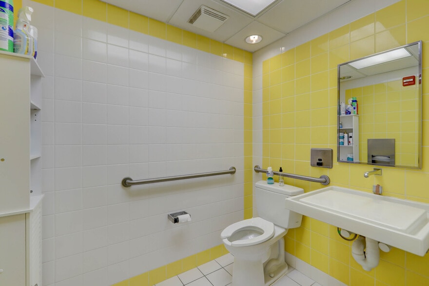 More Photos Of 2301 Wilton Dr, Wilton Manors Apartments For Sale