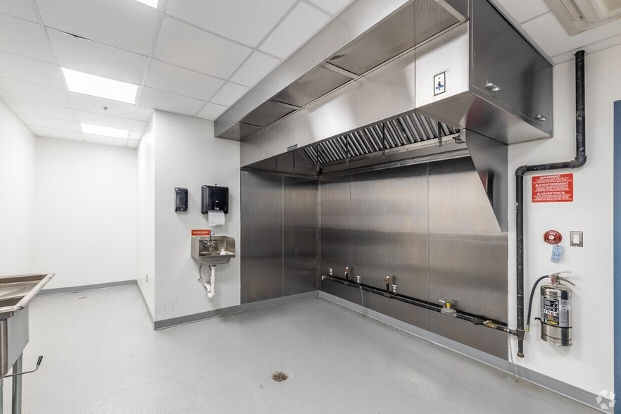 More Photos Of 1200-1208 Market St, San Francisco Health Club For Lease