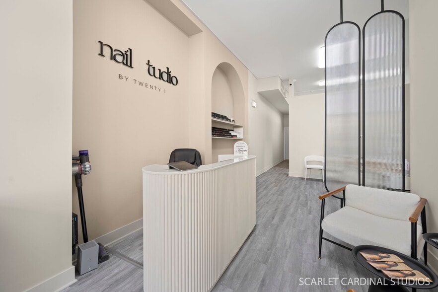 More Photos Of 2956 N Lincoln Ave, Chicago General Retail For Lease