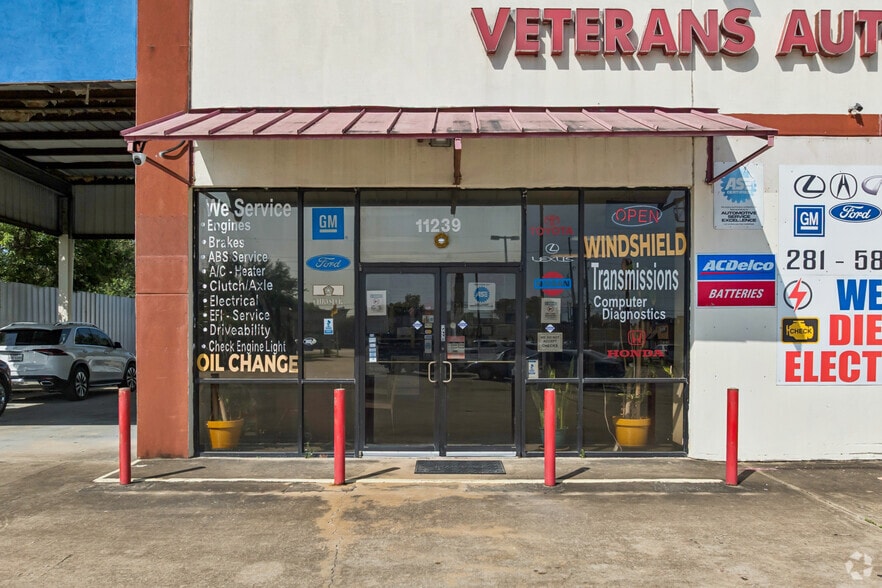 More Photos Of 11239 Veterans Memorial Dr, Houston Auto Repair For Sale