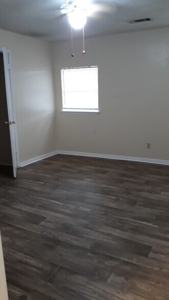 More Photos Of 503 E Avenue G, Lampasas Apartments For Sale