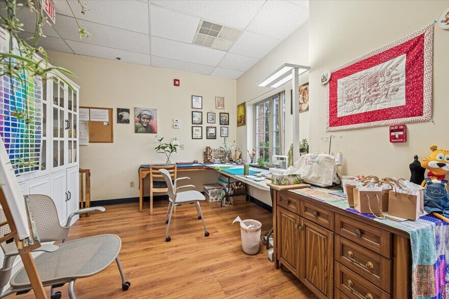 More Photos Of 258 King George Rd, Warren Office For Sale