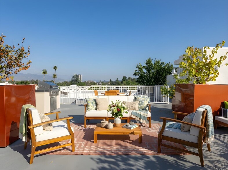 More Photos Of 10555 Bloomfield St, Toluca Lake Apartments For Sale