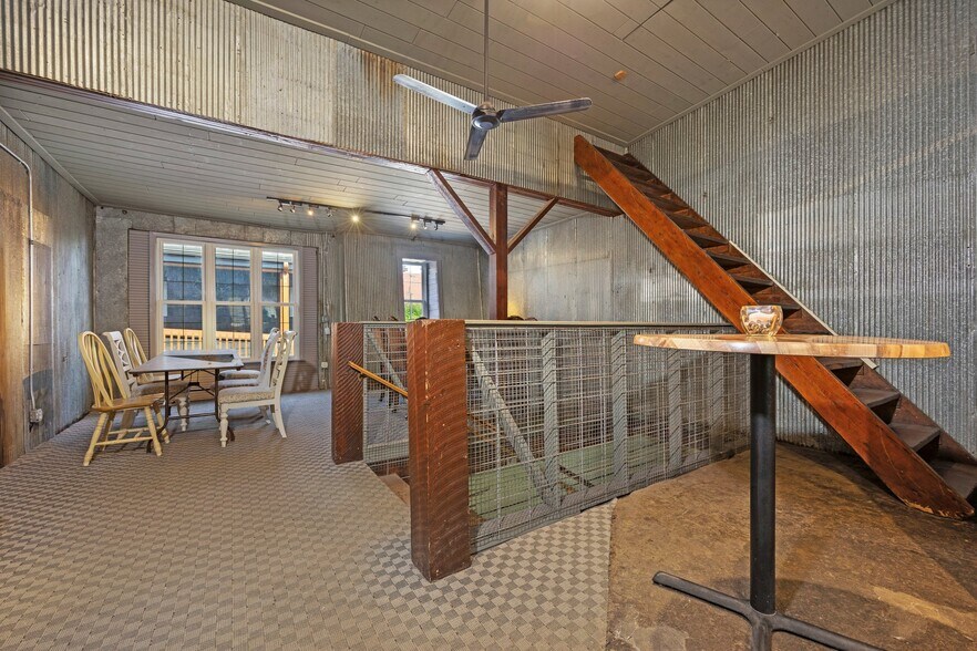 More Photos Of , Gaylord Unknown For Sale