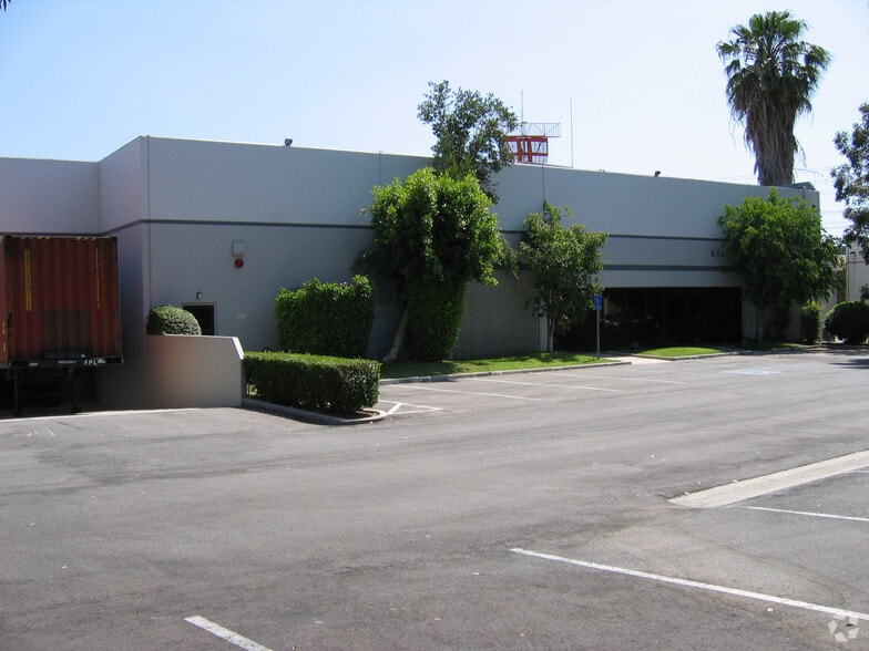 More Photos Of 4540 Valerio St, Burbank Warehouse For Lease