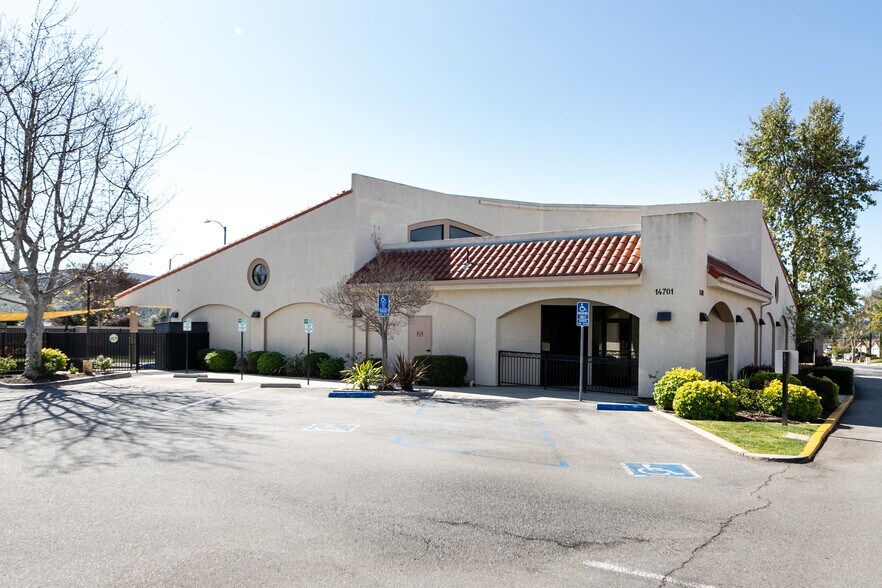 More Photos Of 14711 Princeton Ave, Moorpark Freestanding For Sale