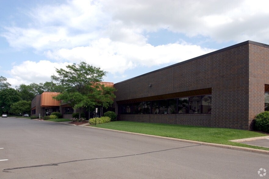 More Photos Of 1325 American Blvd E, Bloomington Showroom For Sale