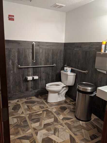 More Photos Of 13951-13959 W Preserve Blvd, Burnsville Loft Creative Space For Lease