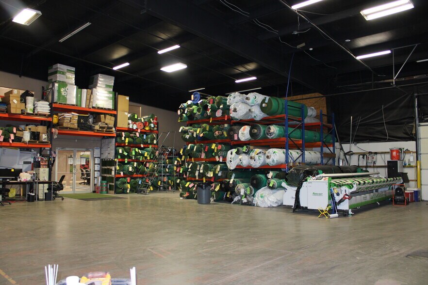 More Photos Of 1051 SE Century Dr, Lee's Summit Freestanding For Sale