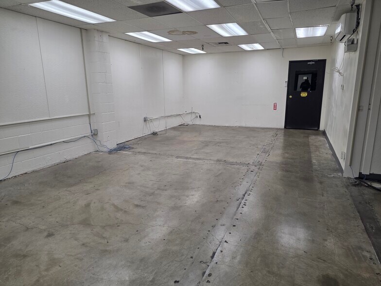 More Photos Of 341 W 31st St, Los Angeles Warehouse For Lease