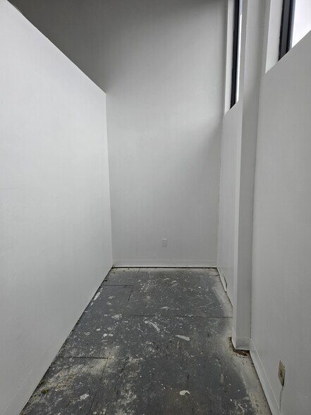 More Photos Of 5800-5820 N University Dr, Fort Lauderdale Storefront Retail Office For Lease