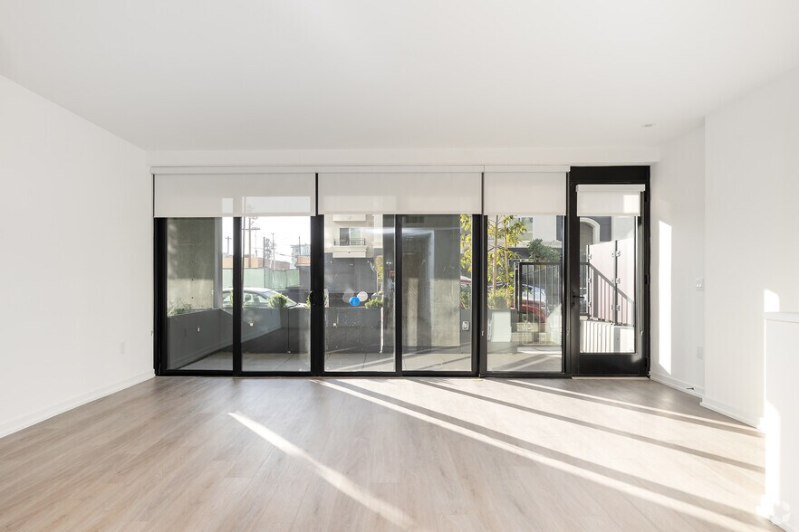 More Photos Of 6933 Santa Monica Blvd, Los Angeles Apartments For Lease