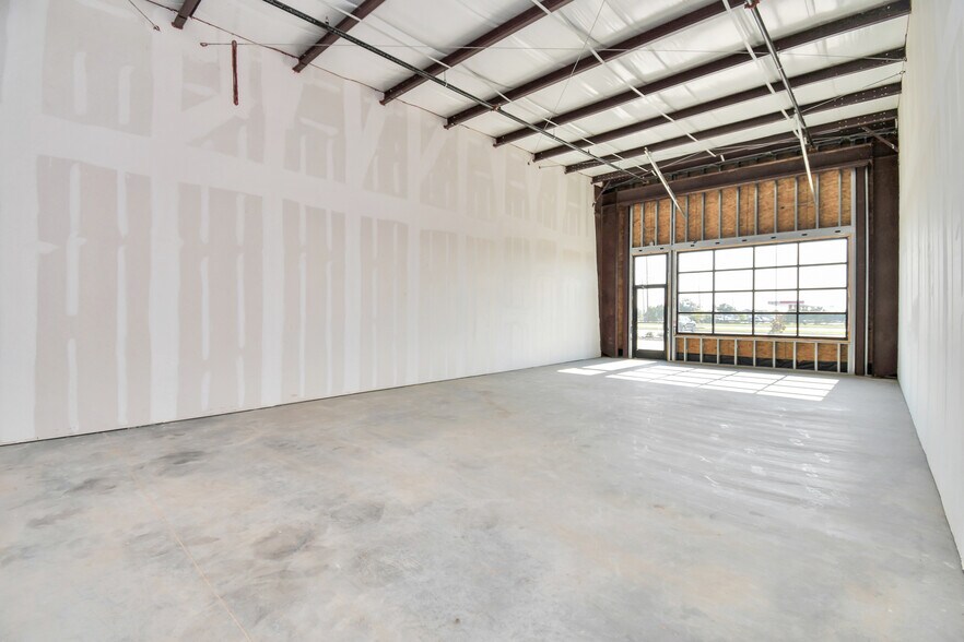 More Photos Of 30625 Kingsland Blvd, Brookshire Storefront For Lease