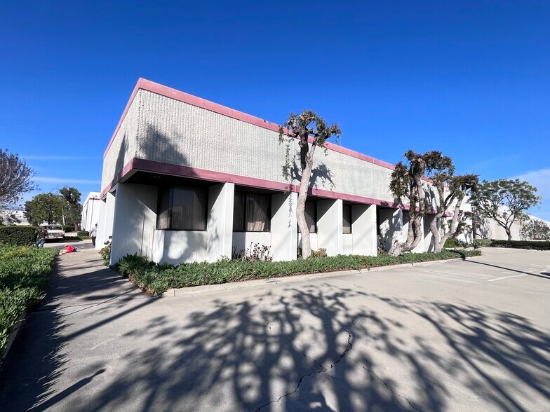 Primary Photo Of 14095 Laurelwood Pl, Chino Warehouse For Lease