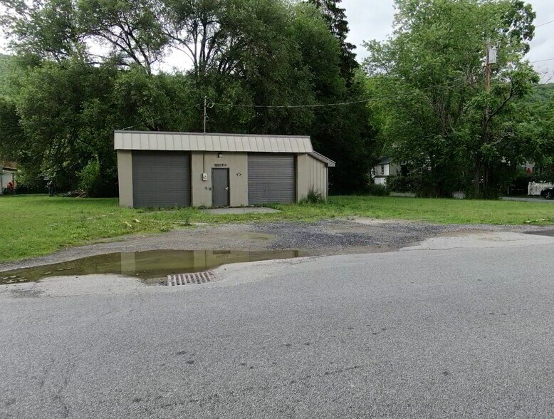 More Photos Of 3 Vine St, Greenwood Lake Warehouse For Lease